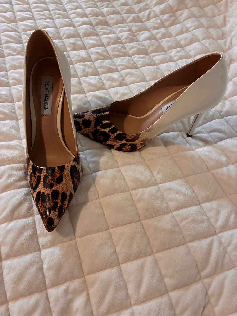 Steve Madden Leopard-Pattern Pointed-Toe Pumps, excellent shape. size 7 1/2 . - Picture 6 of 10